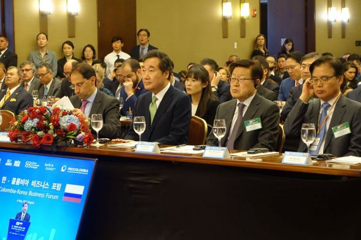 한국무역협회는 6일(현지시간) 콜롬비아 보고타에서 양국 경제협력 활성화를 위한 '한-콜롬비아 비즈니스 포럼'을 개최했다. 사진 왼쪽부터 호세 마뉴엘 레스트레뽀 상공관광부 장관, 이낙연 국무총리, 김영주 무역협회회장, 권평오 KOTRA 사장이 포럼에 참석해 연설을 경청하고 있다./사진=한국무역협회