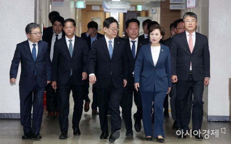 [포토] 3차 신규택지 발표 향하는 김현미-이재명