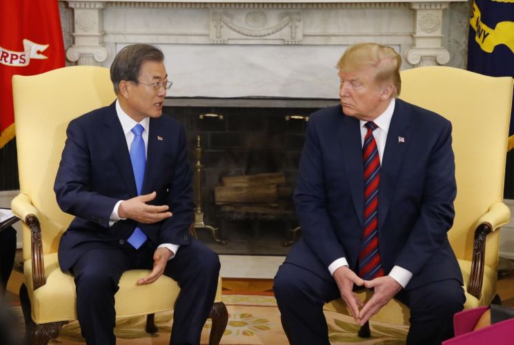 백악관 "한·미 정상, 北 비핵화 및 최근 상황 논의"