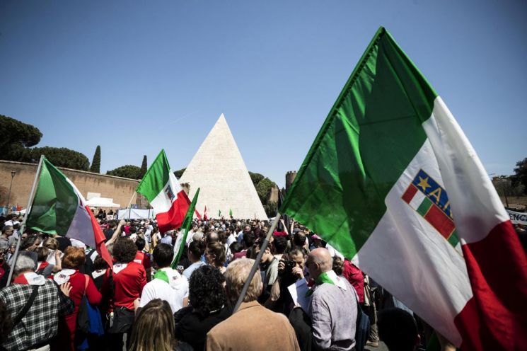 伊 포퓰리즘에 재정난 악화…EU 상한선 넘길 듯 