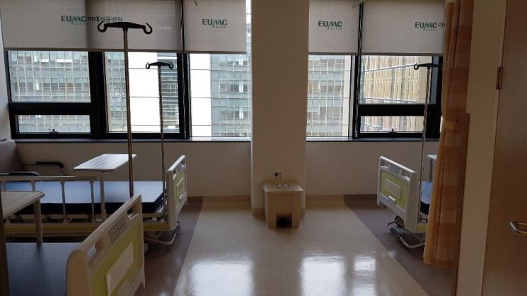 국내 최초로 기준병실 3인실을 갖춘 이대서울병원