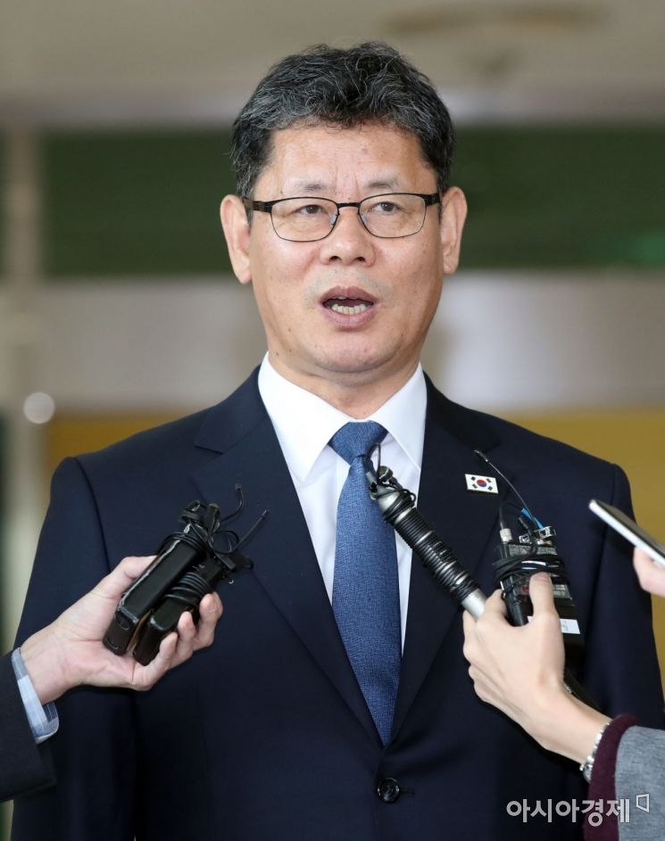 [포토] 남북연락사무소 방문 결과 설명하는 김연철 장관