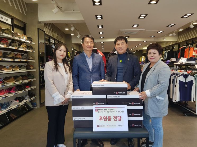 블랙야크 영광점, 독거어르신 위한 ‘효(孝)박스’ 기탁
