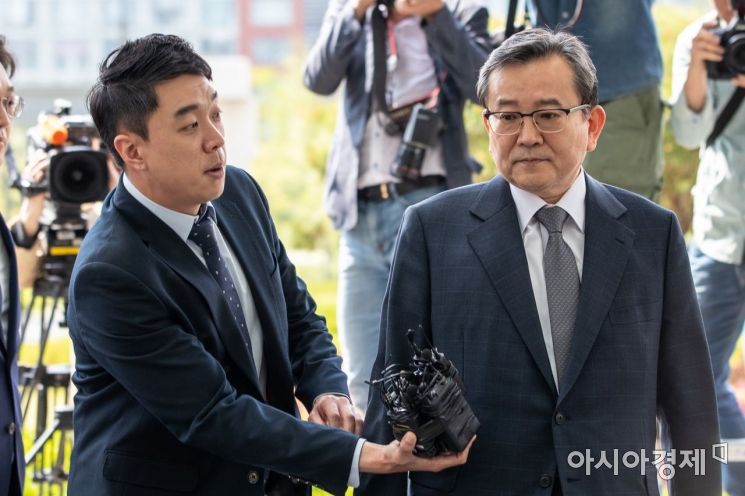 '성범죄·뇌물혐의' 김학의, 5년전처럼 검찰서 혐의 전면 부인 중