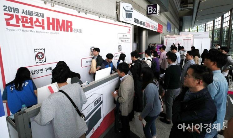 [포토] 2019 간편식-HMR 전시회 찾은 방문객들