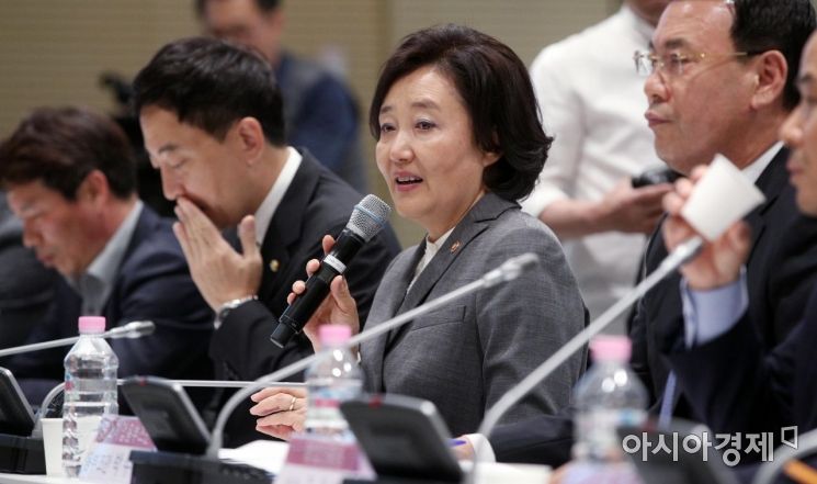 [포토] 사내벤처 활성화 간담회 참석한 박영선 장관