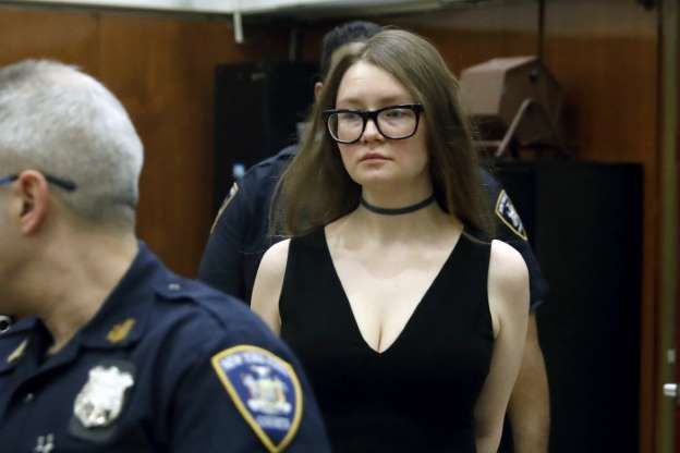 '가짜 상속녀' 소로킨이 지난 11일(현지시간) 가석방으로 풀려난 가운데, 넷플릭스에서 그녀의 스토리를 사 주목 받고 있다. 사진출처 = 아시아경제
