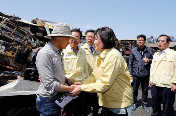 강원 산불피해 中企제품 특별판매…박영선 장관 '판촉사원'