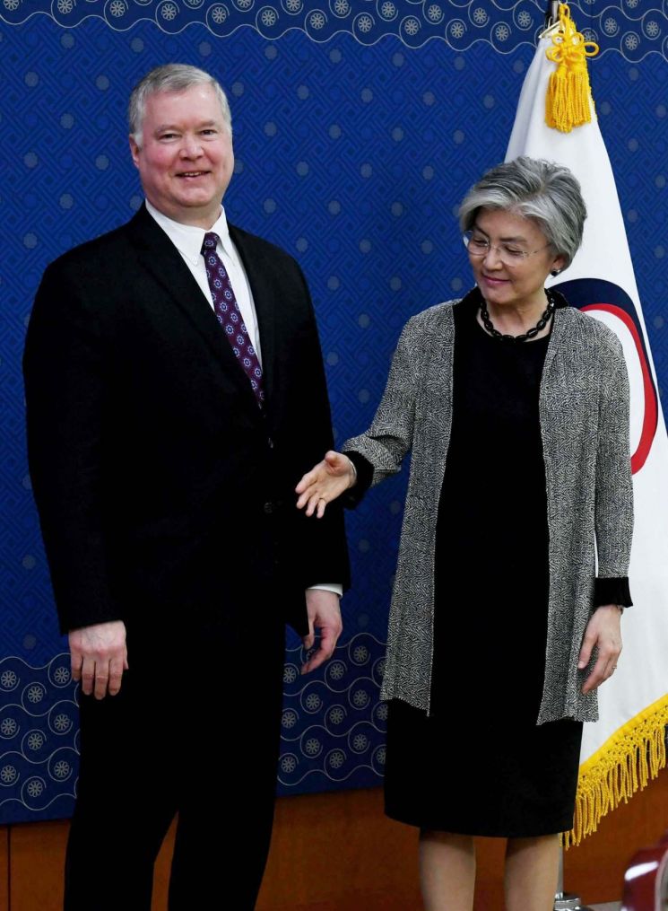 '이게 아닌데' 北 발사체에 날아간 식량 지원  