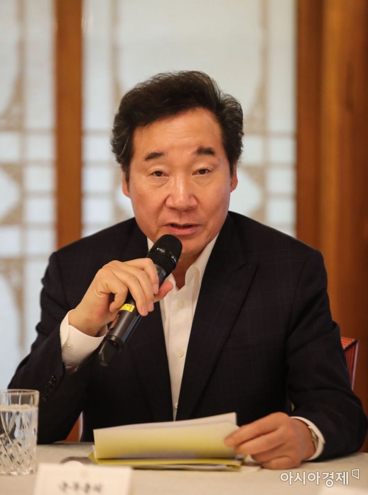 이낙연 국무총리가 12일 오후 서울 종로구 총리공관에서 열린 고위 당정청 회의에서 열린 고위당정협의회에서 모두발언을 하고 있다.