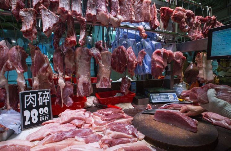 中 상반기 전체 돼지고기 가격 7% 상승…"하반기 더 오를 것"