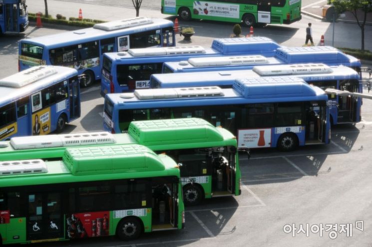 충남 버스노조가 파업을 철회, 15일 예고된 파업 대란을 피할 수 있게 됐다. 사진은 기사와 무관. 출처=아시아경제 DB