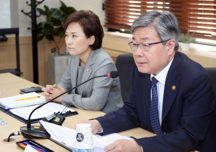 김현미 "버스요금 200원 인상, 연내 추진...충남·세종·경남도"
