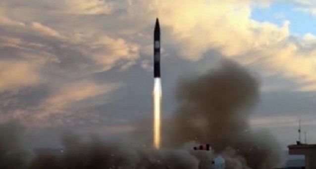 이란 혁명수비대가 지난 2017년 실험발사에 성공했다고 공개한 탄도미사일, 코람샤흐르(Khoram Shahr)의 발사모습.(사진= EPA연합뉴스)