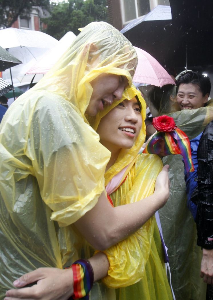 대만, 동성결혼 허용…아시아국가 최초 (종합)