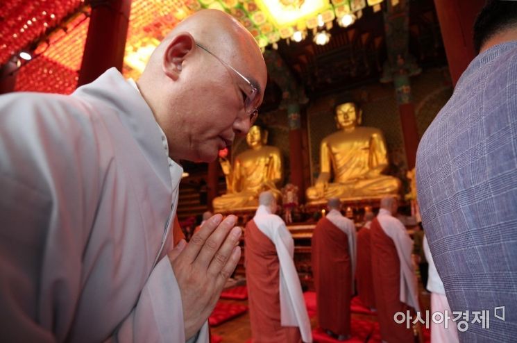 [포토] 하안거 기도하는 스님