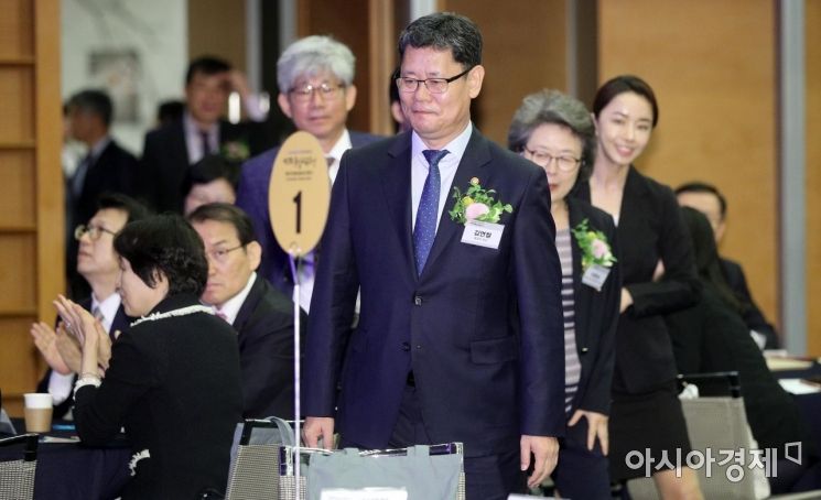 [포토] 통일교육주간 개막식 참석하는 김연철 장관