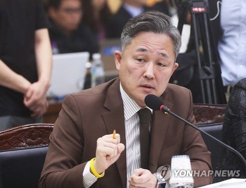 '패스트트랙 수사' 표창원 의원 경찰 출석…"한국당 조사 임해야"