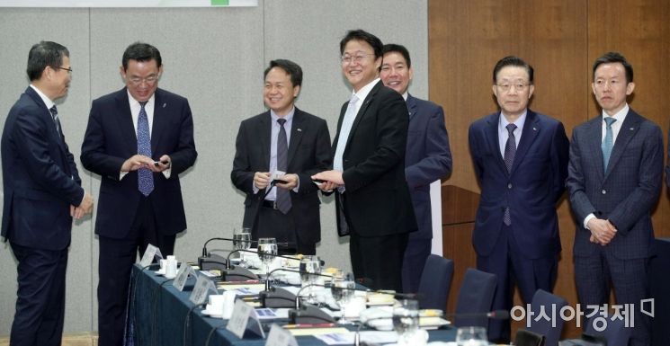 [포토] 미소 짓는 주형철 위원장