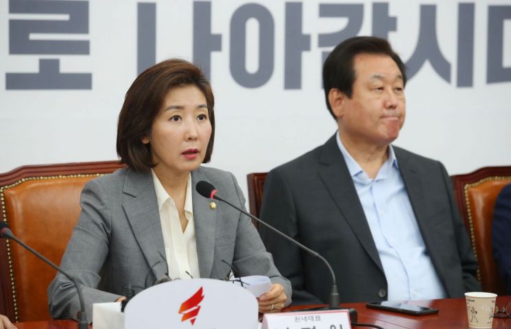 김무성 "세금폭탄 실상 자세히 알려야…조세저항 운동 벌이자"