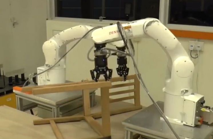 [과학을읽다]손재주 뛰어난 로봇만 살아 남는다?