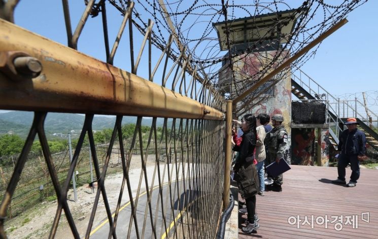 강원도 철원군 'DMZ 평화의 길' 화살머리 고지의 비상주 감시초소 / 사진공동취재단