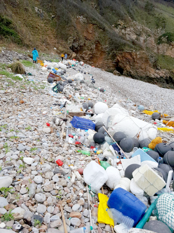 2030년까지 해양 플라스틱 절반으로 줄인다