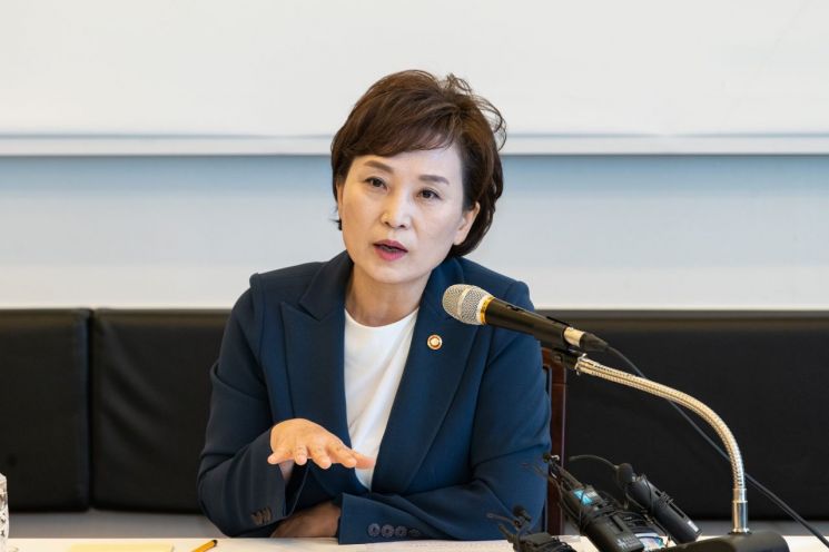 [사람人] 김현미 국토부 장관, 내년 총선서 '아름다운 귀환' 가능할까