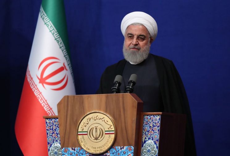 이란 대통령, 폼페이오 대화 제안에 "미국이 잘못 깨달아야 협상 가능"