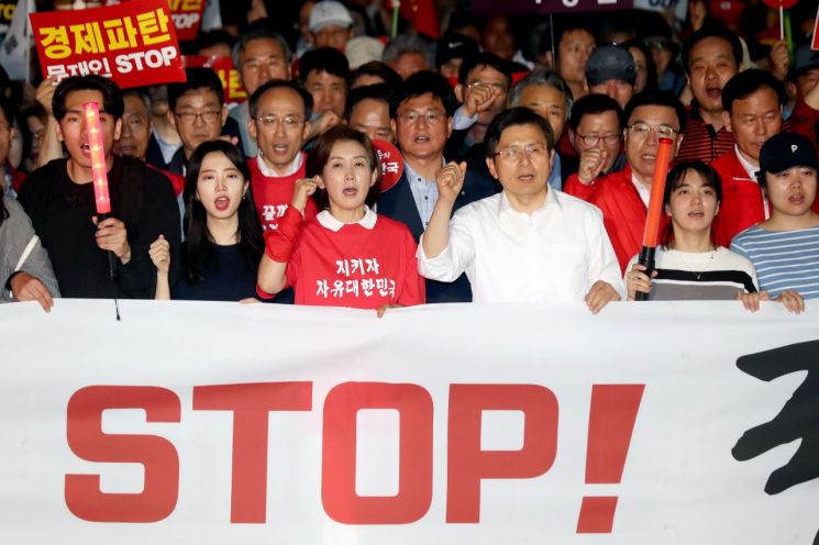 한국당, 광화문서 장외투쟁 마무리…"이런 정부 왜 세웠나"