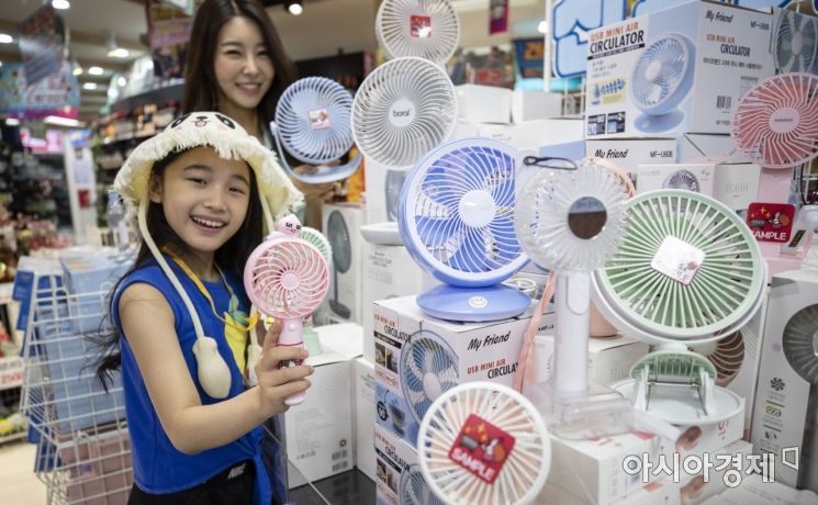 [포토] "핸디 선풍기 미리 준비하세요"