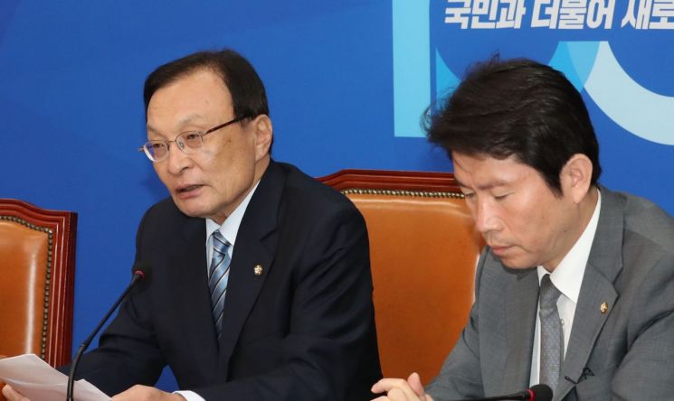 민주 "한국당, 강효상에 적절한 조치 취해야...외교 신뢰 무너뜨려"