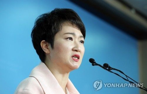 이언주 무소속 의원이 지난 23일 오후 국회 정론관에서 긴급 기자회견을 하고 있다/사진=연합뉴스