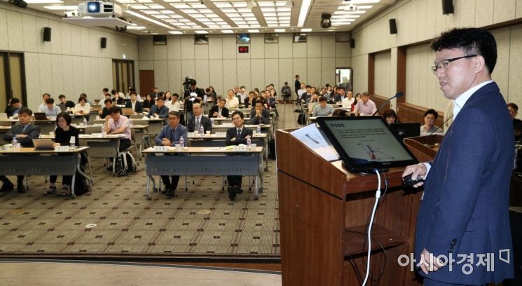[포토] 강창희 교수, 최저임금 인상이 고용규모에 미치