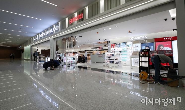 [포토] 개장 앞둔 인천공항 입국장 면세점