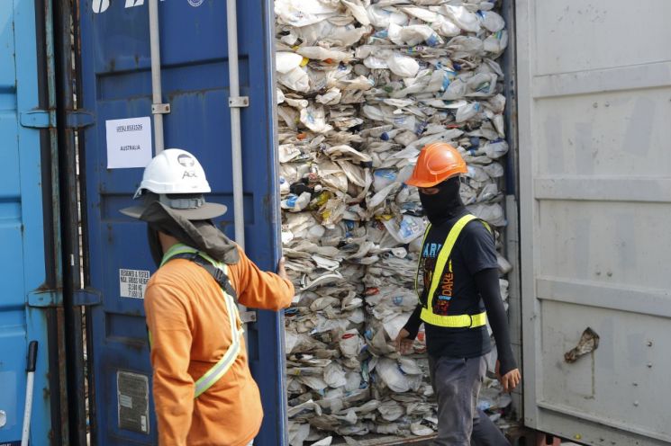 "선진국 쓰레기 다시 가져가라" 말레이, 반환 결정 