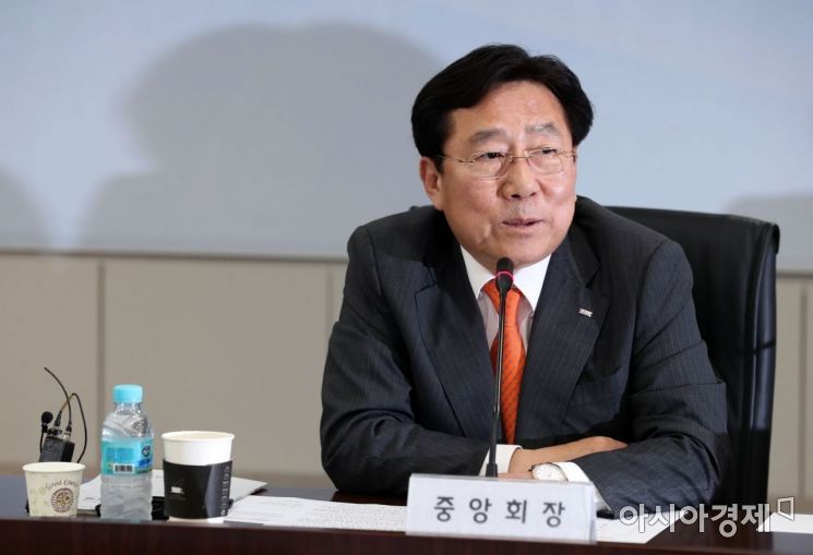 [포토]인사말하는 김기문 중소기업중앙회 회장