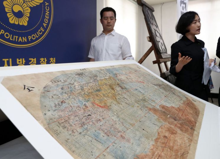도난된 국내 最古 서양식 지도 '만국전도' 25년 만에 찾았다