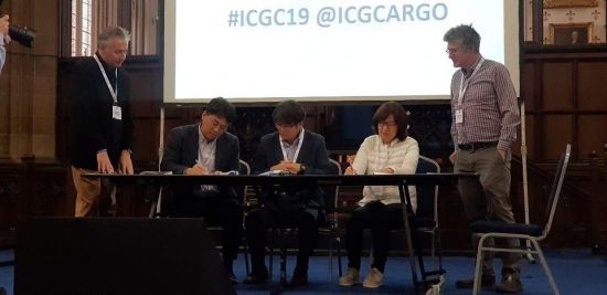 (왼쪽 두번째부터)서울대 김선 교수와 염민선 KISTI 슈퍼컴퓨팅응용센터장, 이은숙 국립암센터 원장이 ICGC-ARGO 지역데이터센터 유치 및 운영에 관한 양해각서에 서명하고 있다.