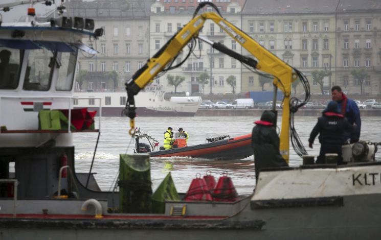 [포토]구조·수색 작업 나선 헝가리 유람선 사고 현장