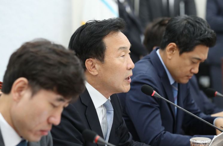 손학규 “국회 파행, 1차적인 책임은 한국당…국회로 돌아와야”