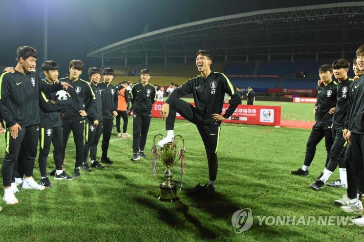 한국 U-18 축구팀, 中 대회 모독 논란 끝에 우승컵 회수당해
