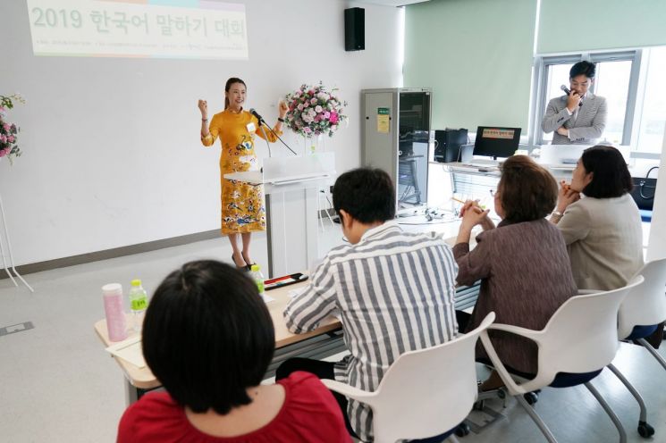최우수상을 받은 중국 출신 정지애 씨