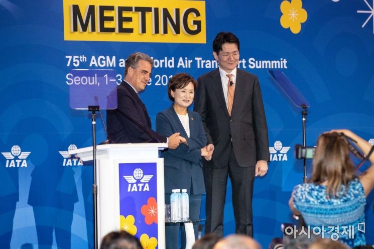 [포토]IATA 사무총장과 악수하는 조원태 사장