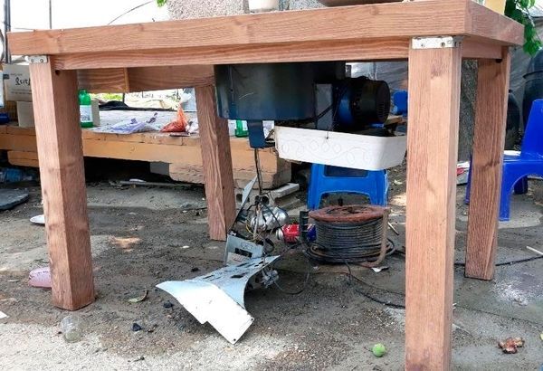 "가스레인지에 숯 올려" 고기굽다 부탄가스 폭발, 일가족 9명 화상