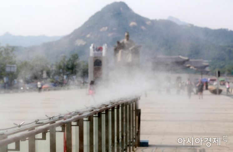 [포토]쿨링포그 가동! 광화문광장을 시원하게!