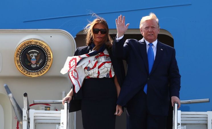트럼프 대통령 영국 도착…왕실 주요 인사 총출동 '환대'