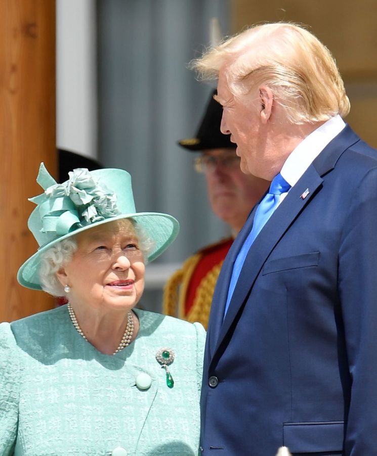 [포토]英 국빈방문한 트럼프…엘리자베스 2세 여왕과 함께한 첫날