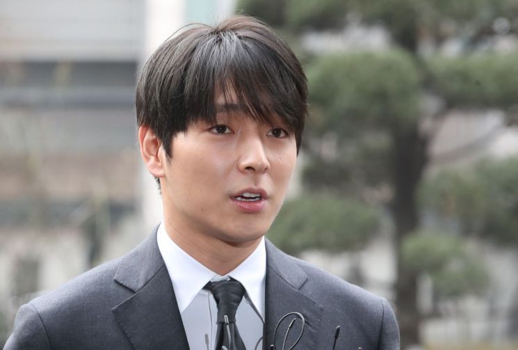 '집단 성폭행' 혐의 최종훈, 구속 기소