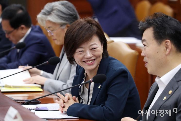 진선미 여가부 장관, 전국 최초 개설 '폭력피해이주여성상담소' 방문